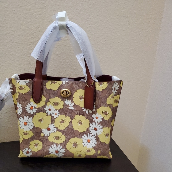 Coach Willow Signature Logo Canvas Floral Print Tote - Picture 6 of 12